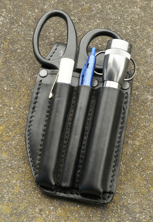 Paramedic Medium holster02 Leatherform NZ Ltd